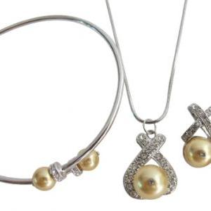 Valentine Gift Swarovski Fine Jewelry Necklace..